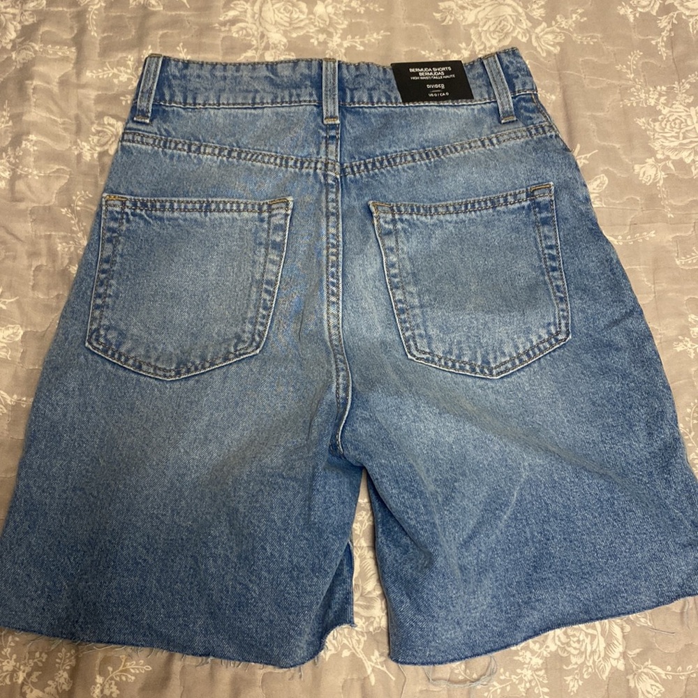 H&M Bermuda Highwaisted shorts Denim blue - Picture 3 of 3